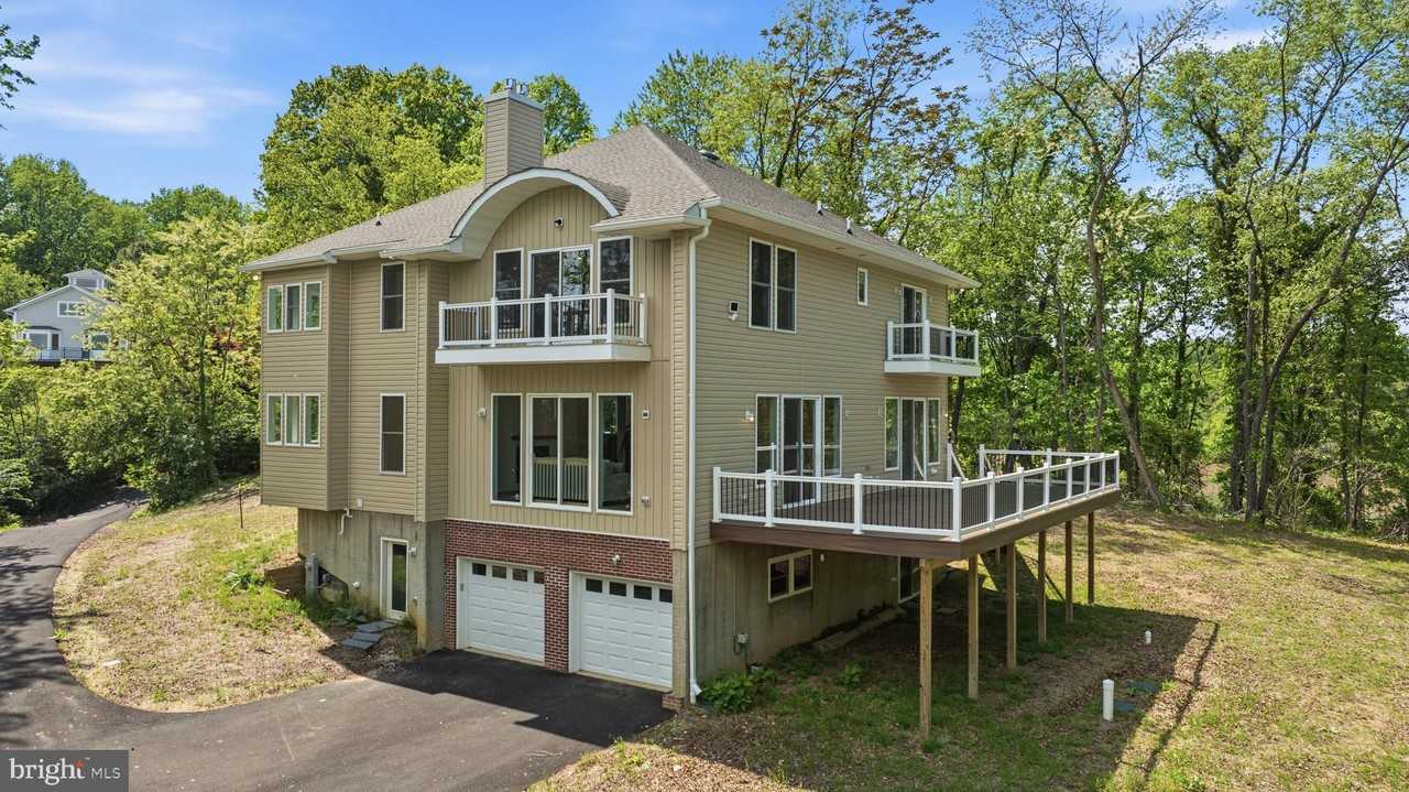 5116 Shore Dr - Photo 5 of 50