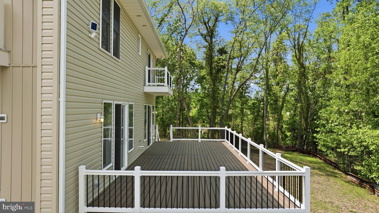 5116 Shore Dr - Photo 7 of 50