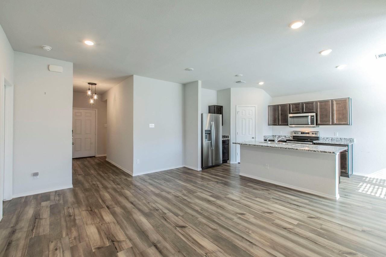 237 Poplin Ln - Photo 4 of 23