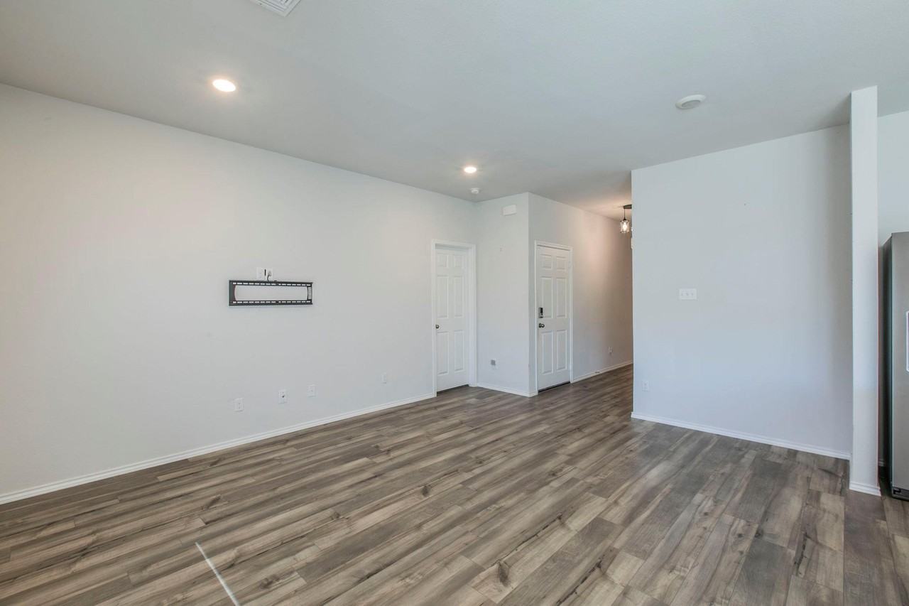 237 Poplin Ln - Photo 5 of 23