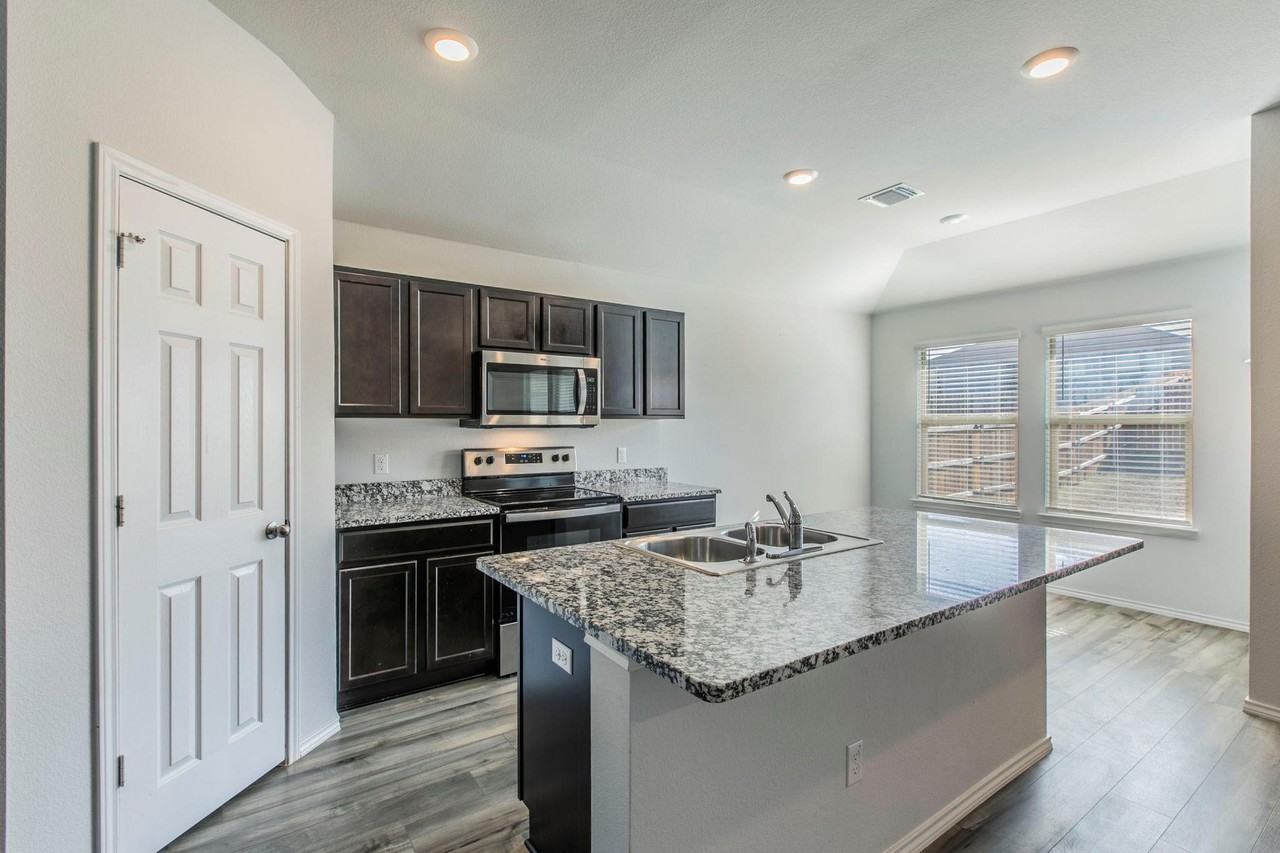 237 Poplin Ln - Photo 6 of 23