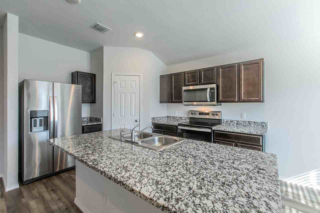 237 Poplin Ln - Photo 7 of 23