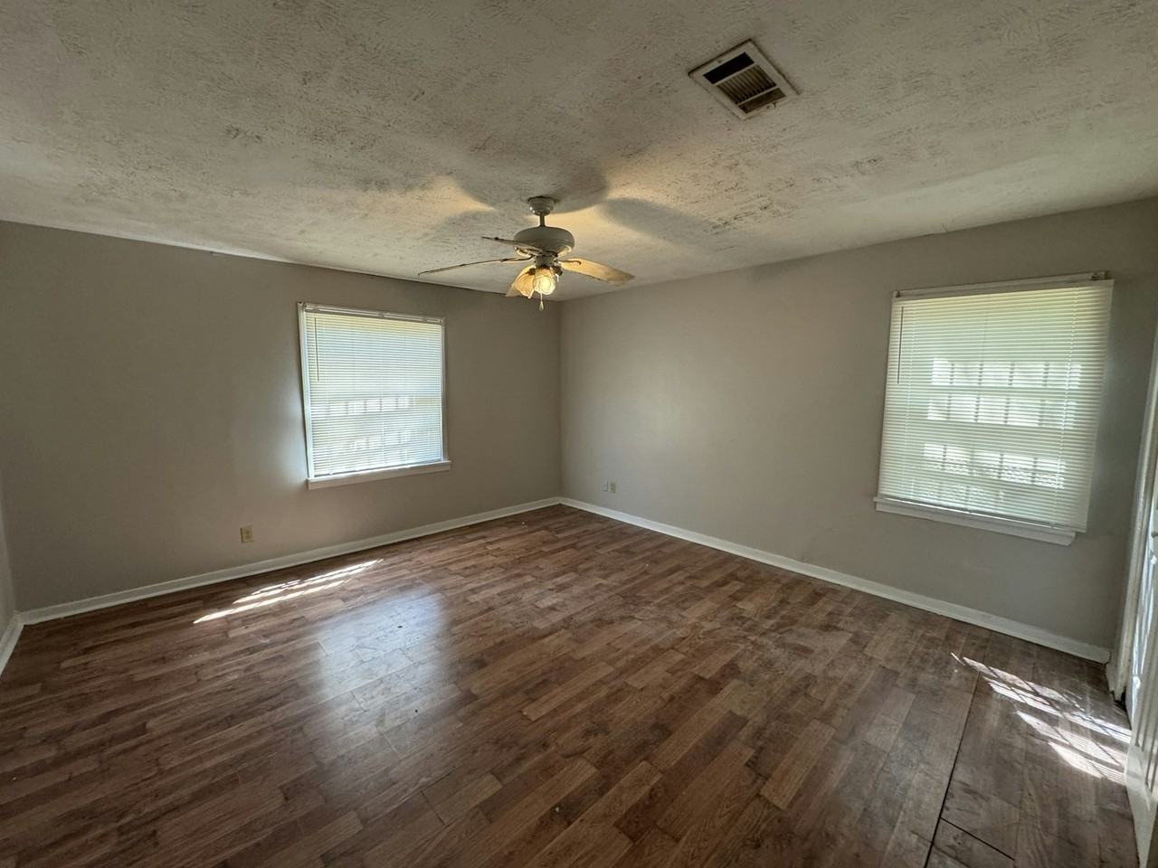 3963 Meadowlane Drive - Photo 7 of 12