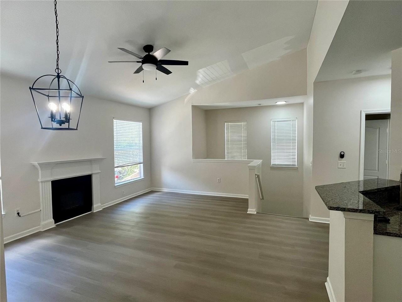 18105 Villa Creek Dr - Photo 3 of 24