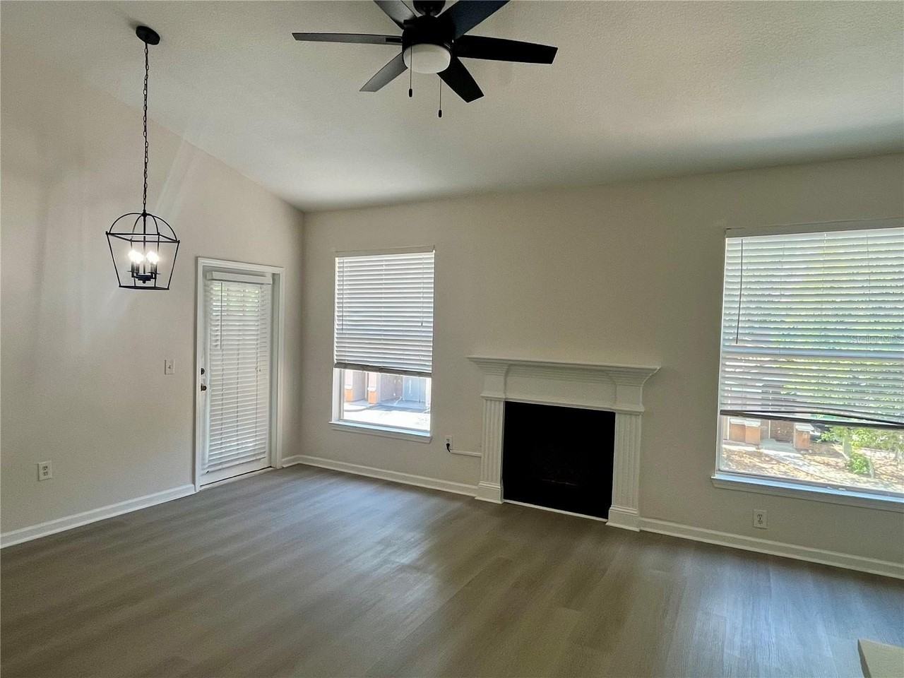 18105 Villa Creek Dr - Photo 7 of 24