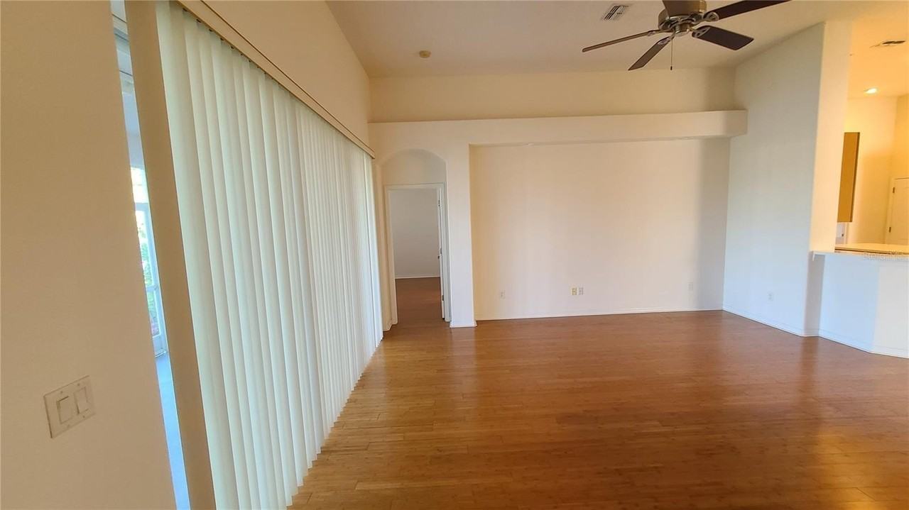 31422 Bridgegate Dr - Photo 3 of 21
