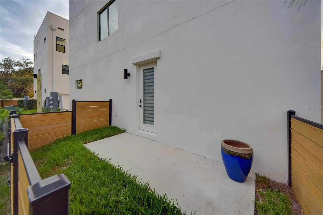 323 15th St N - Photo 6 of 42