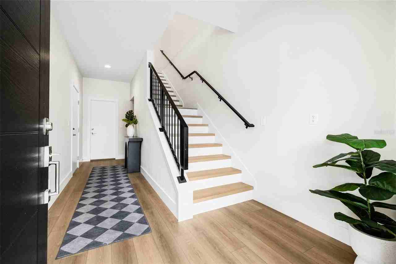 8627 5th St N - Photo 3 of 19