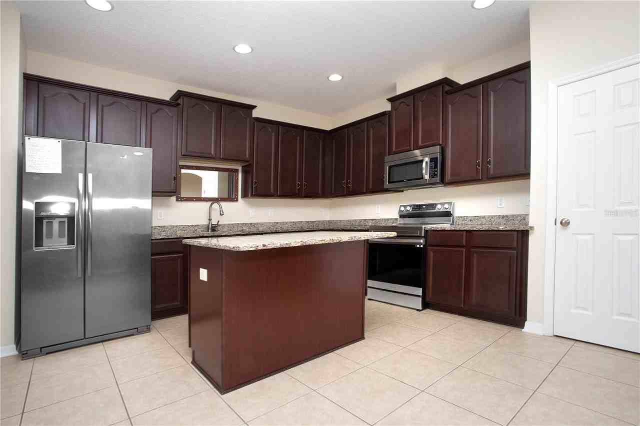 1319 Rowantree Dr - Photo 7 of 31