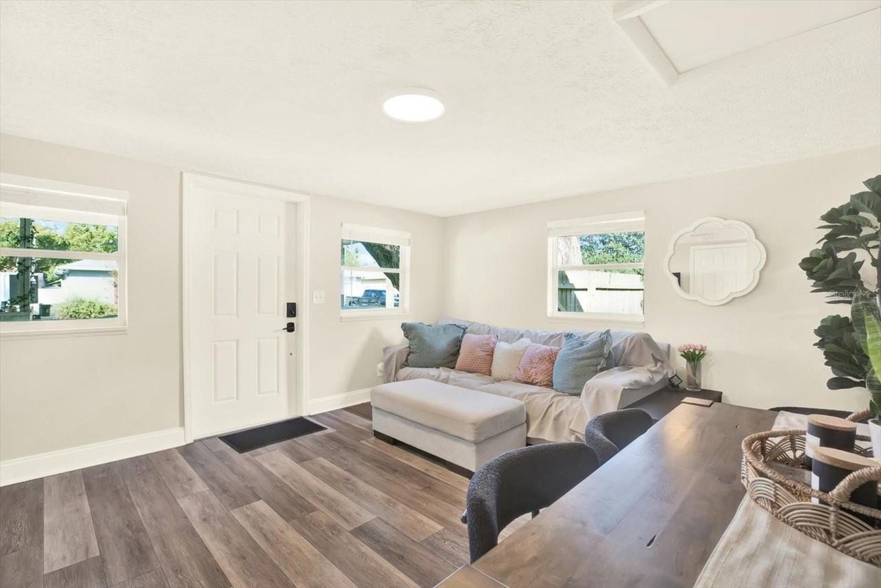 1707 E New Orleans Ave - Photo 3 of 24