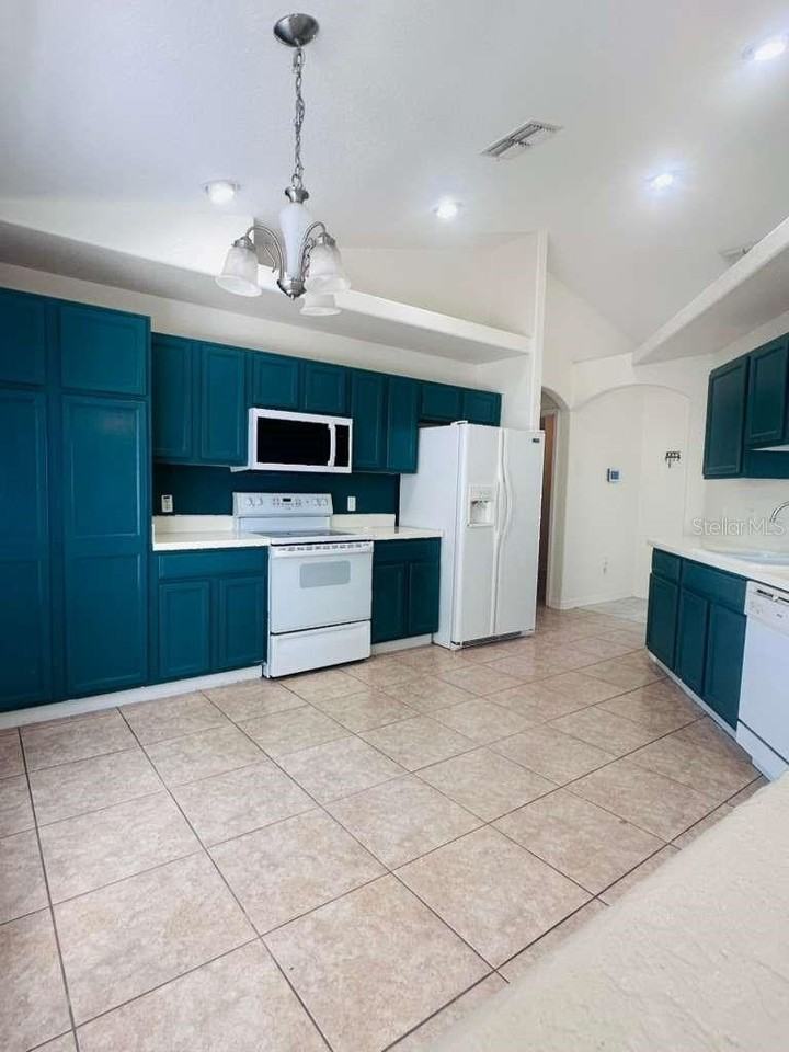 8344 Dorsey St - Photo 6 of 10