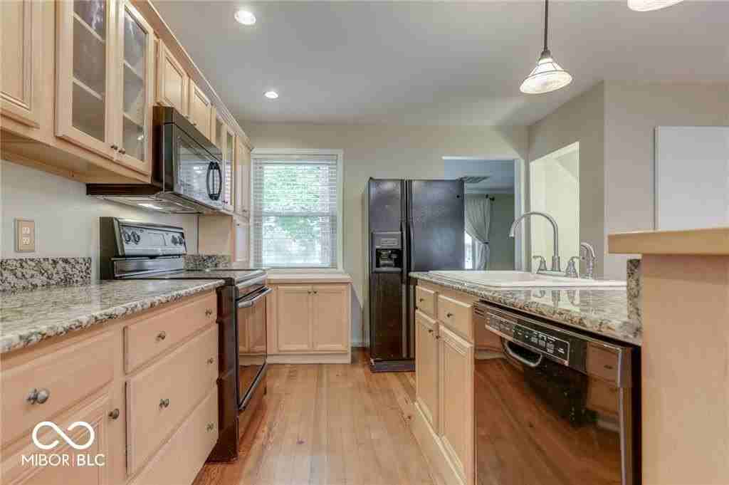 5845 Brouse Ave - Photo 5 of 23