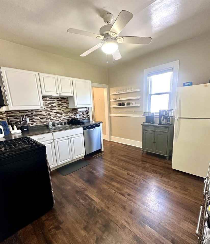 1348 Wayburn St - Photo 5 of 13