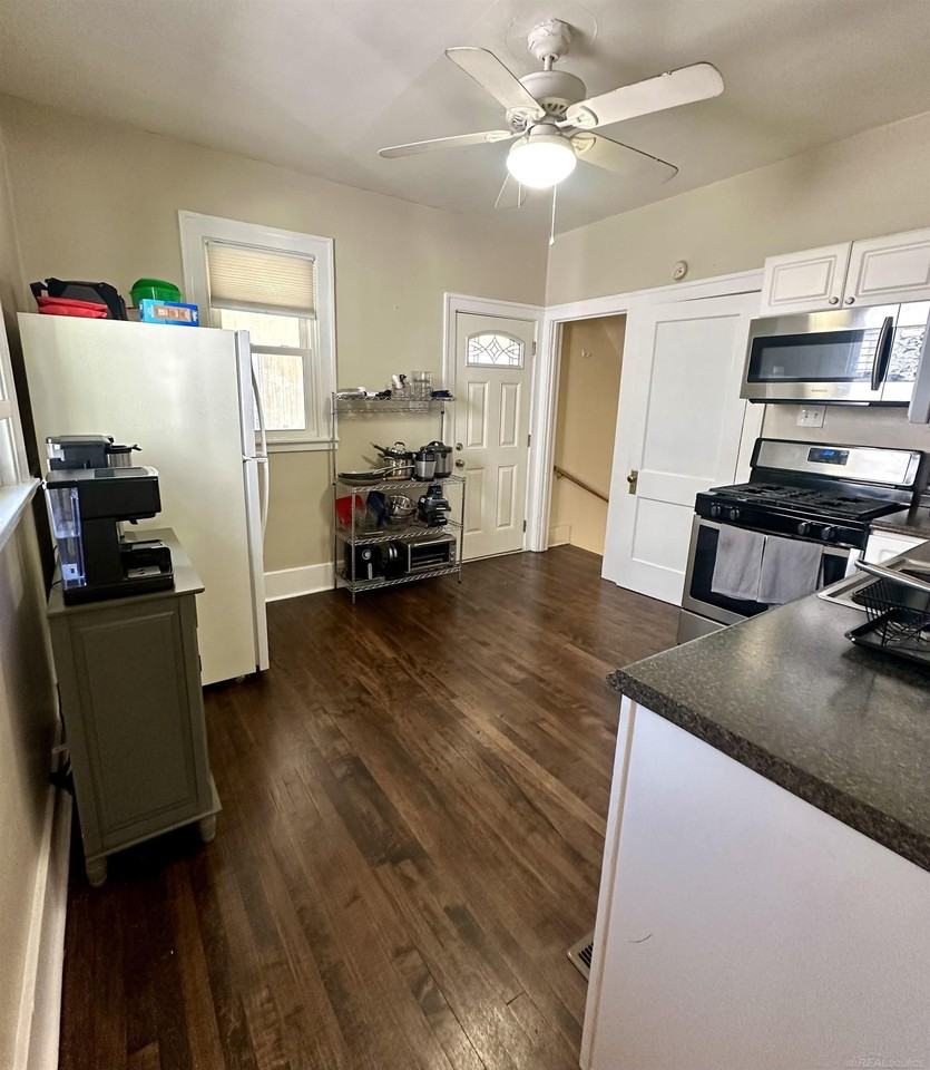 1348 Wayburn St - Photo 6 of 13