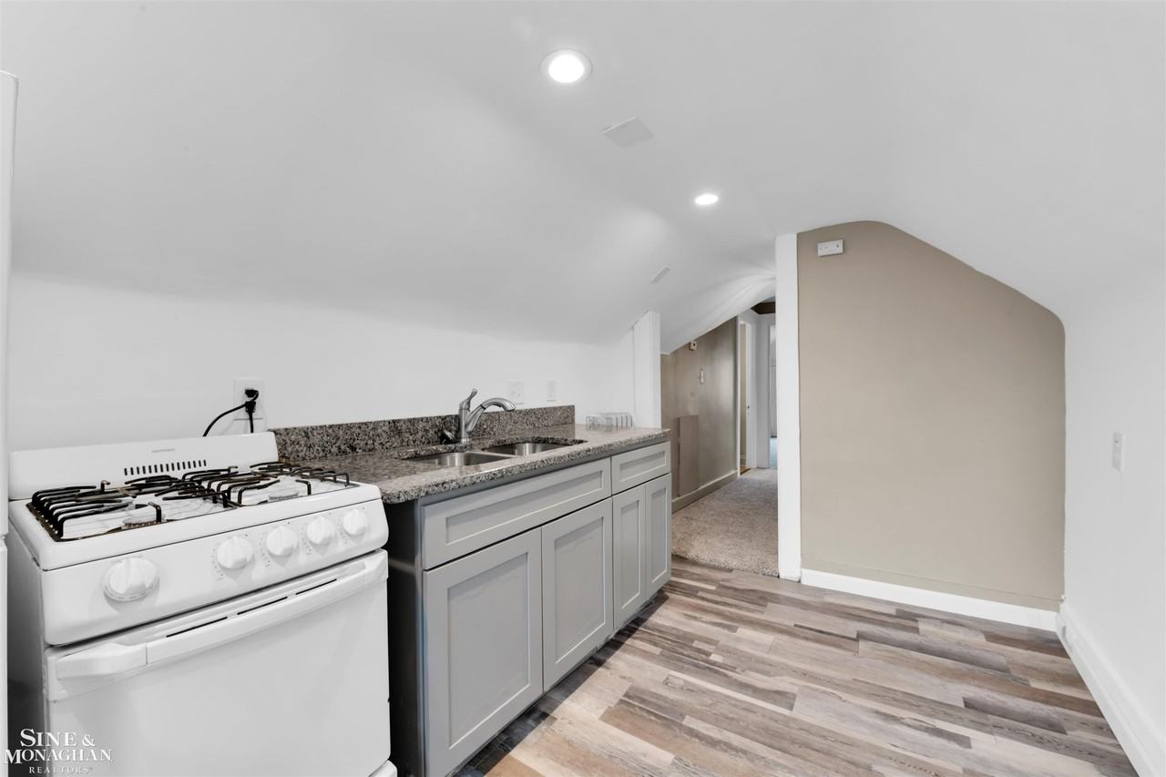 1083 Lakepointe St #2 - Photo 4 of 17