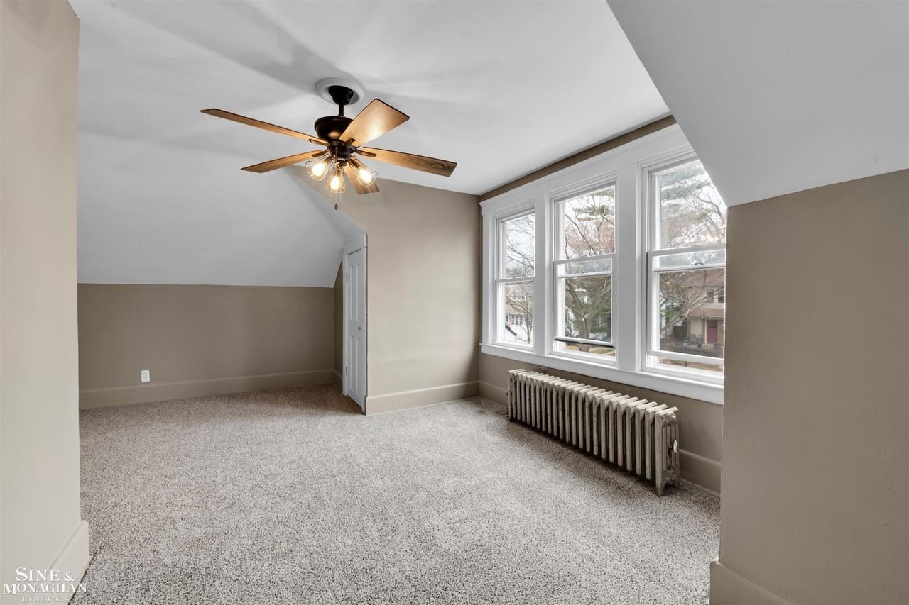 1083 Lakepointe St #2 - Photo 5 of 17