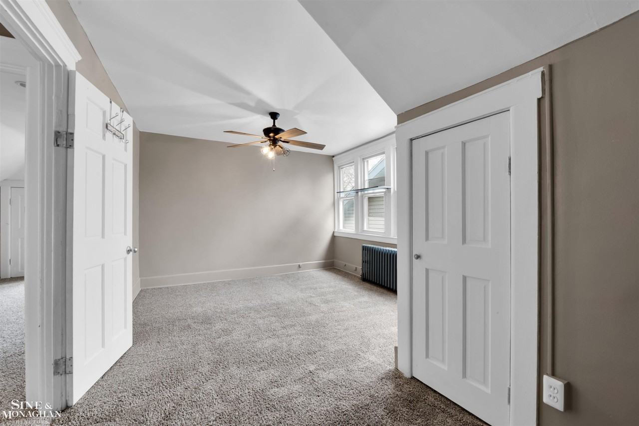 1083 Lakepointe St #2 - Photo 6 of 17