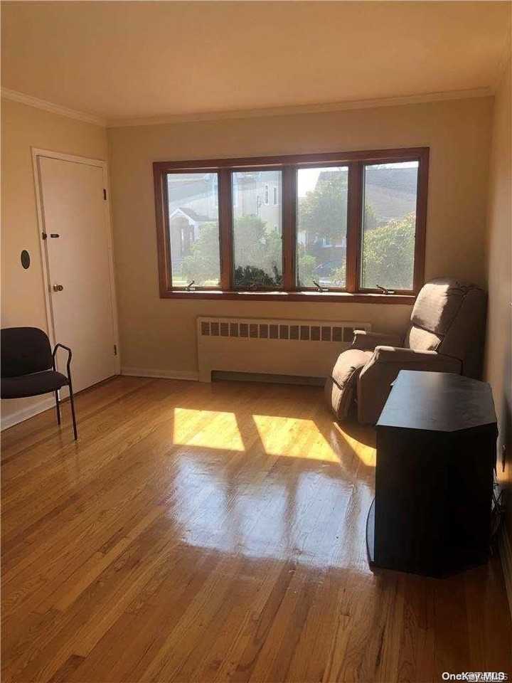 220 Pershing Pkwy - Photo 4 of 19