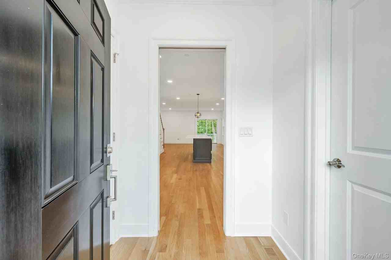 233A Lincoln Ave E - Photo 3 of 32