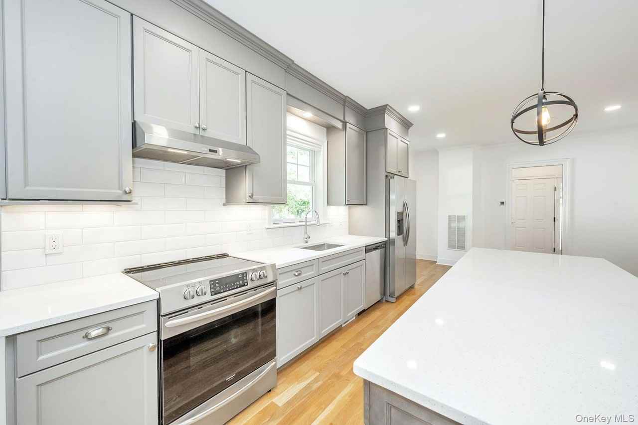 233A Lincoln Ave E - Photo 5 of 32