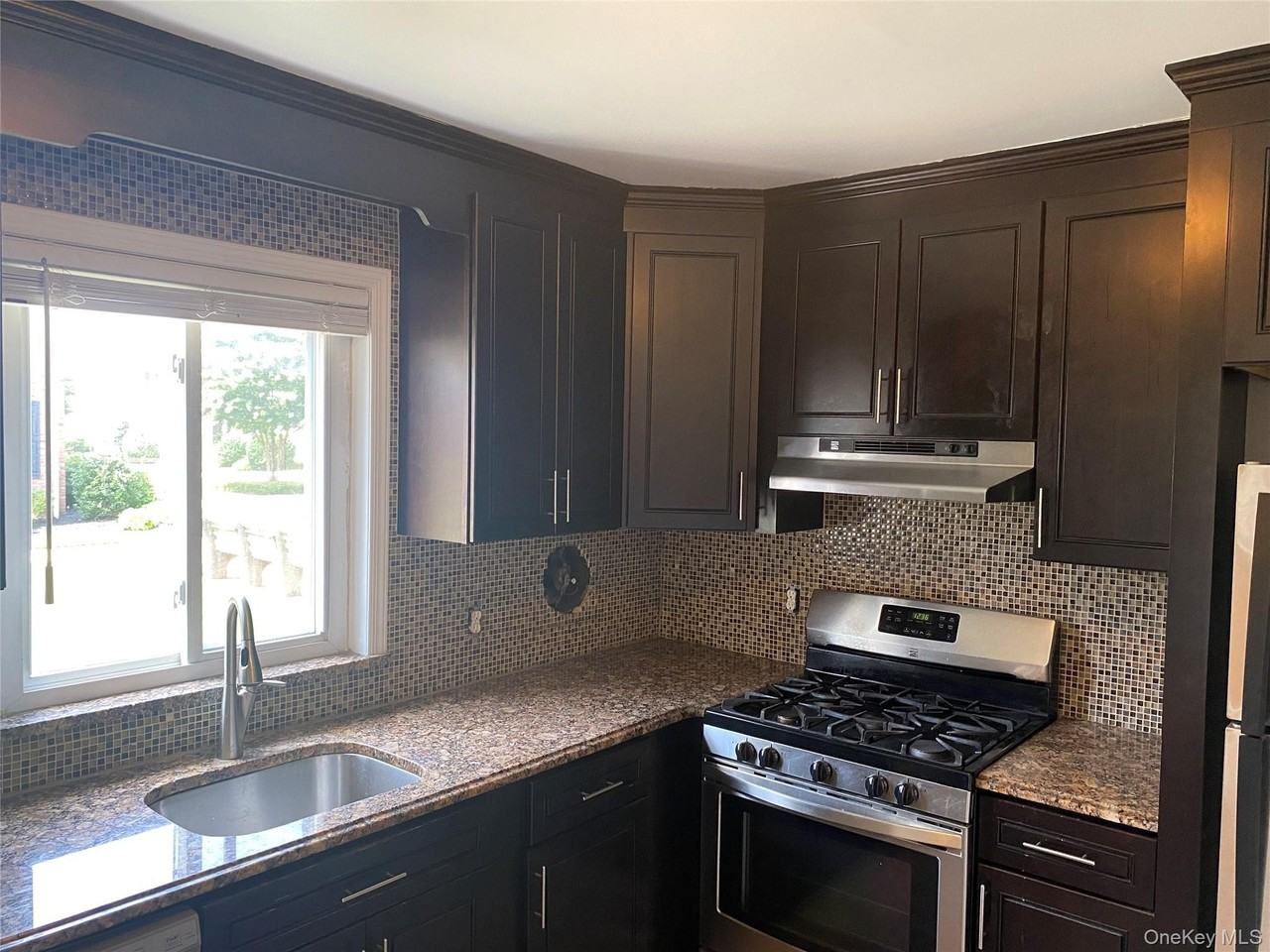 348 Dawson Ln - Photo 6 of 8