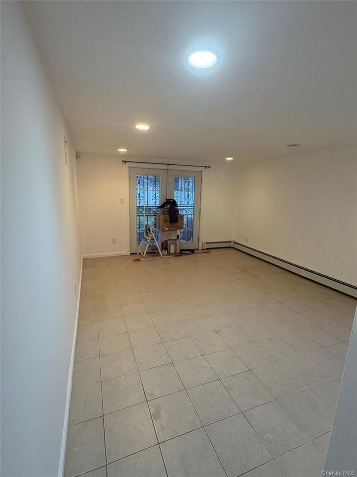 225 W Marshall St - Photo 2 of 13