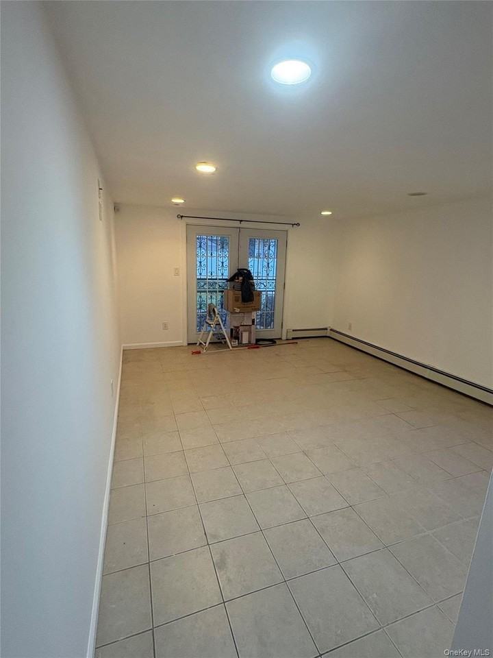 225 W Marshall St - Photo 3 of 13