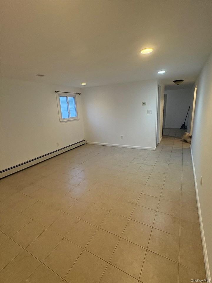 225 W Marshall St - Photo 4 of 13