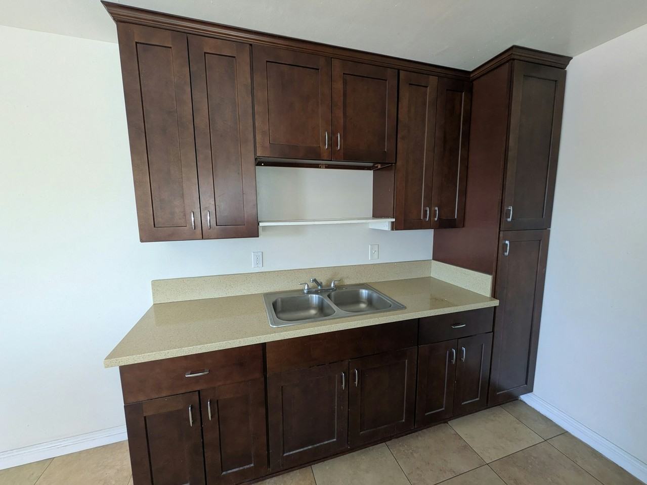 1056 Wallgreen Street, Unit 1056 Wallgreen St - Photo 4 of 9