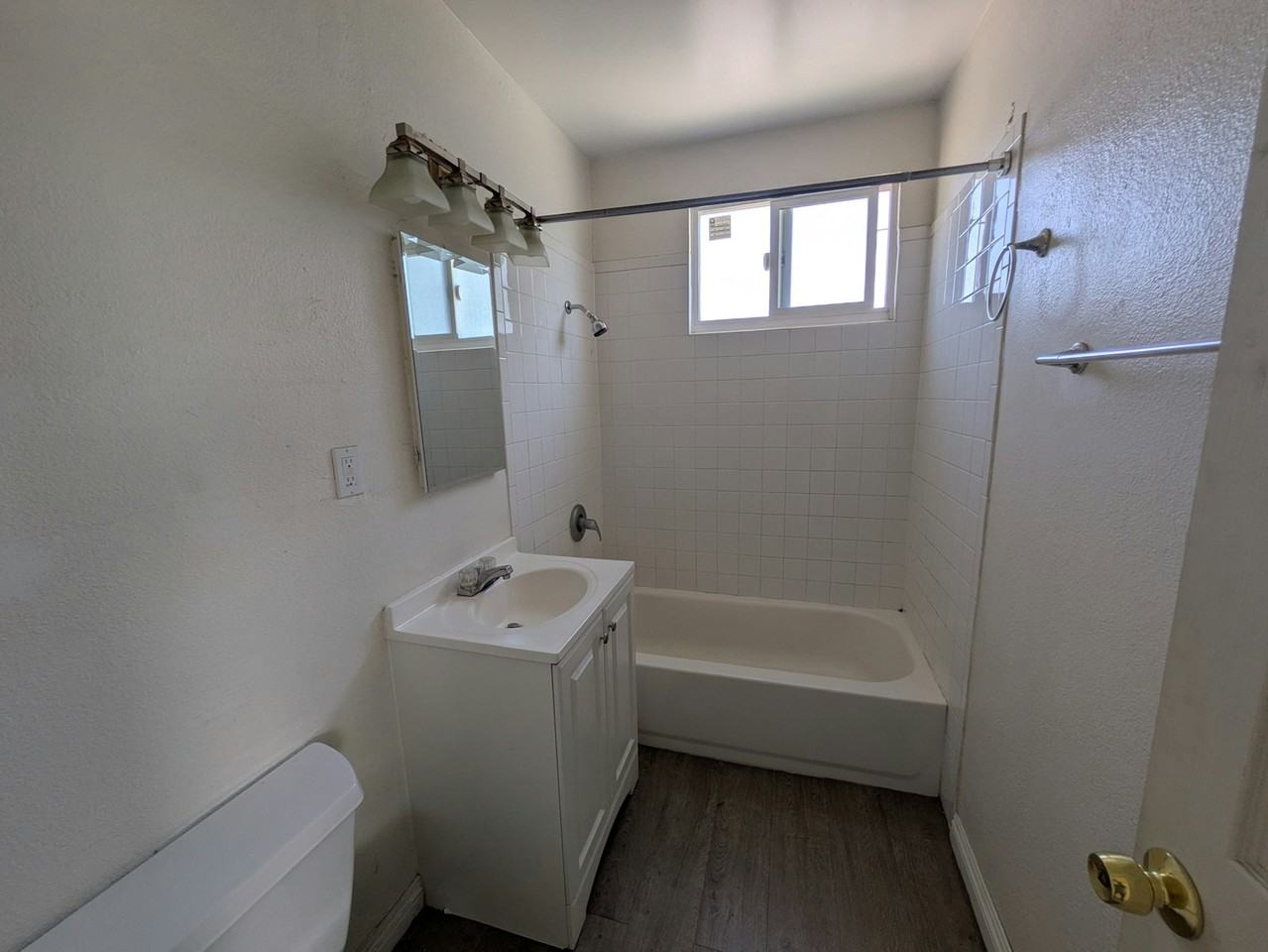 1056 Wallgreen Street, Unit 1056 Wallgreen St - Photo 5 of 9
