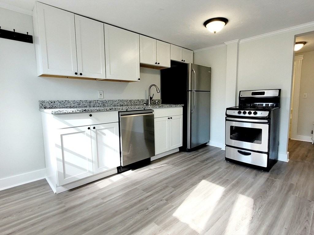 28 Whitney St #6 - Photo 3 of 13
