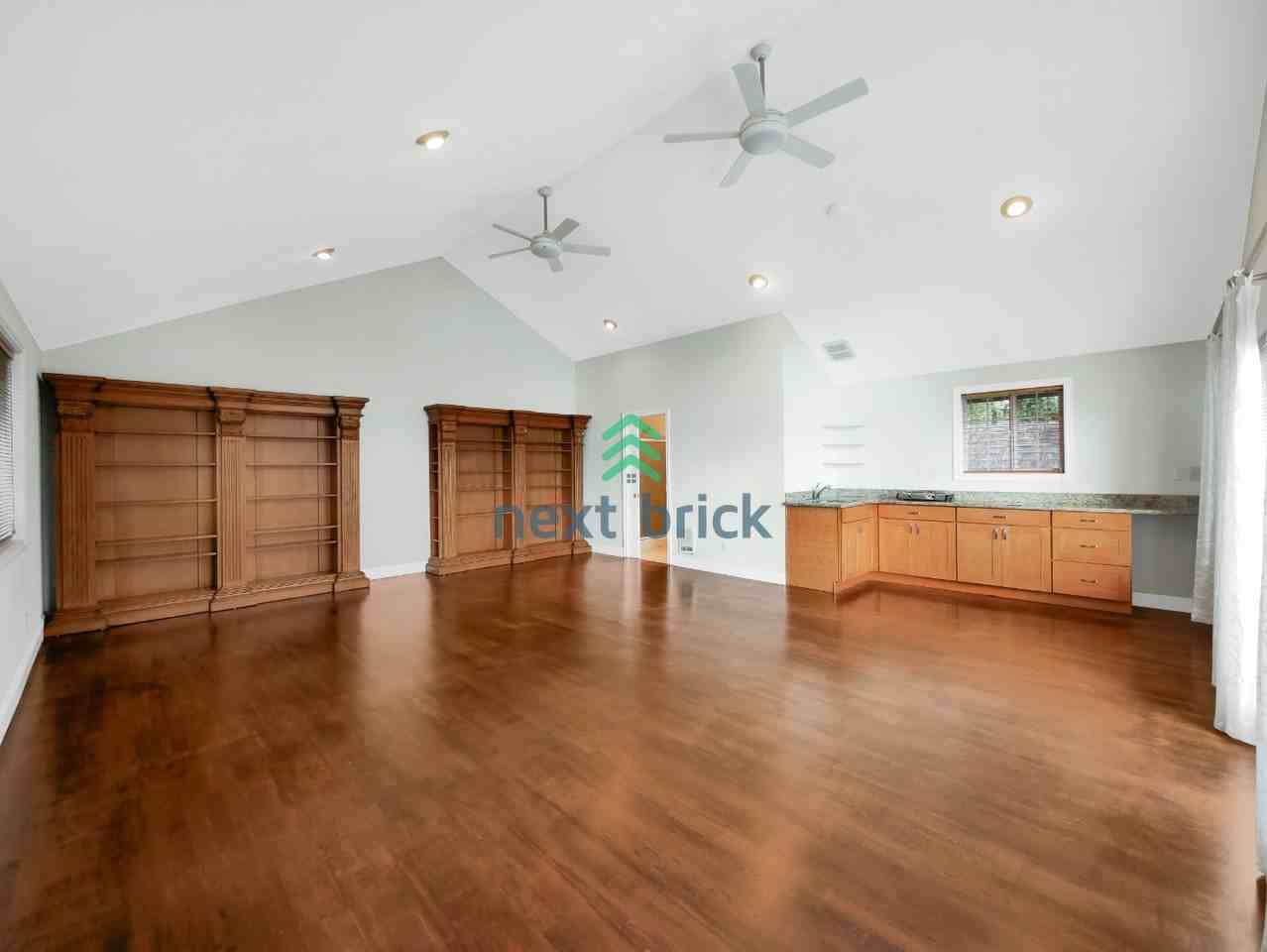 11012 86th Ave Ne #C - Photo 6 of 9