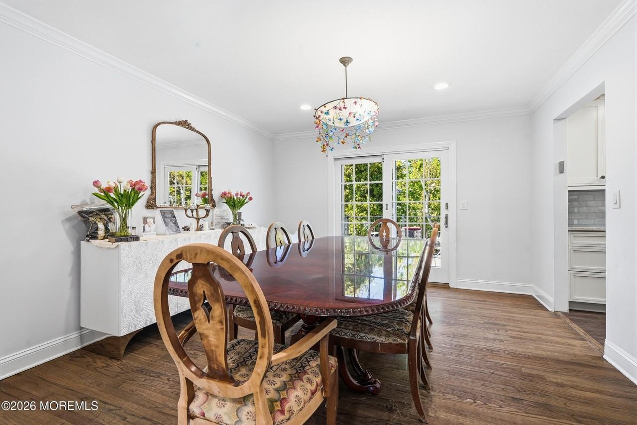 295 Jersey Ave - Photo 7 of 31