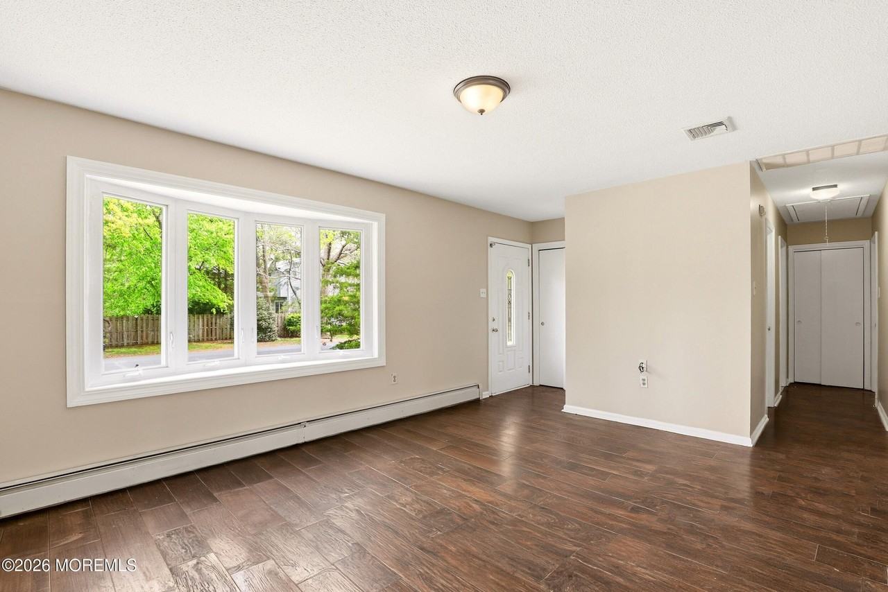 19 Oakleaf Dr - Photo 5 of 12