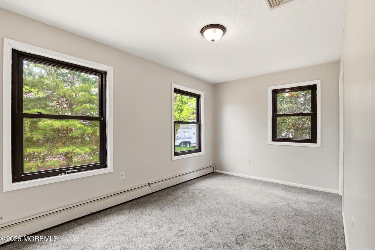 19 Oakleaf Dr - Photo 7 of 12