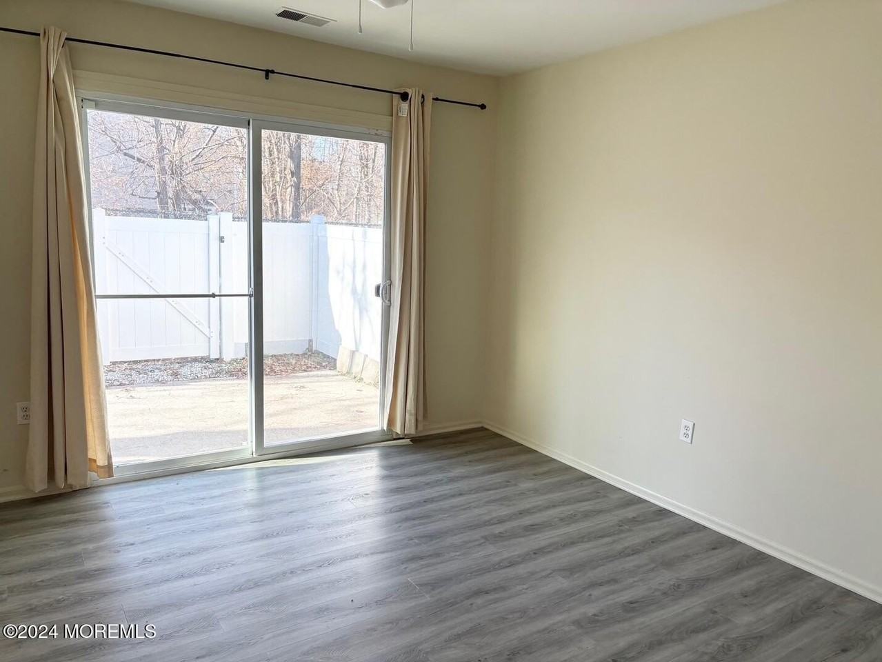 504 Crawford St - Photo 5 of 8