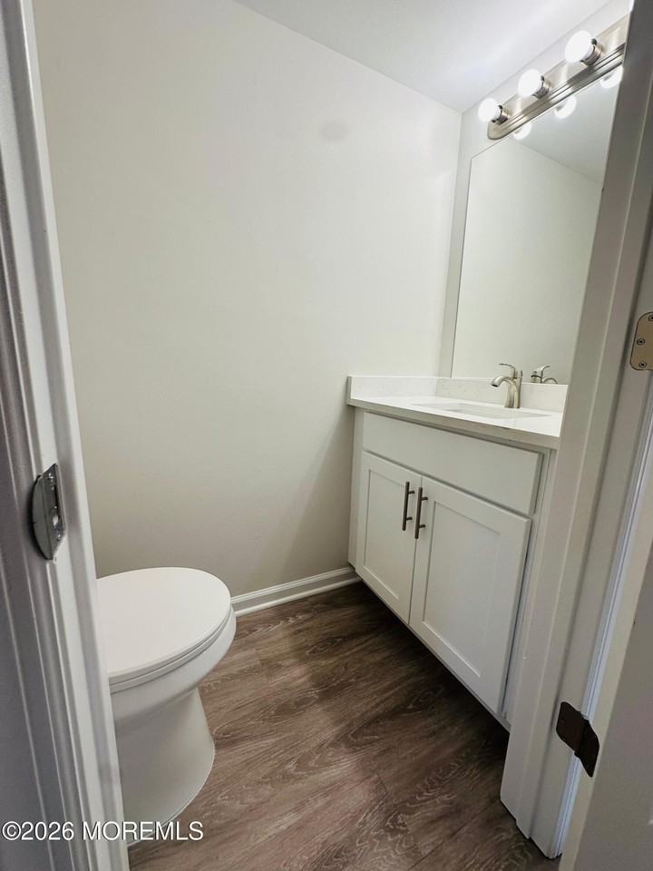 402 Woodlake Manor Dr #1000 - Photo 7 of 18