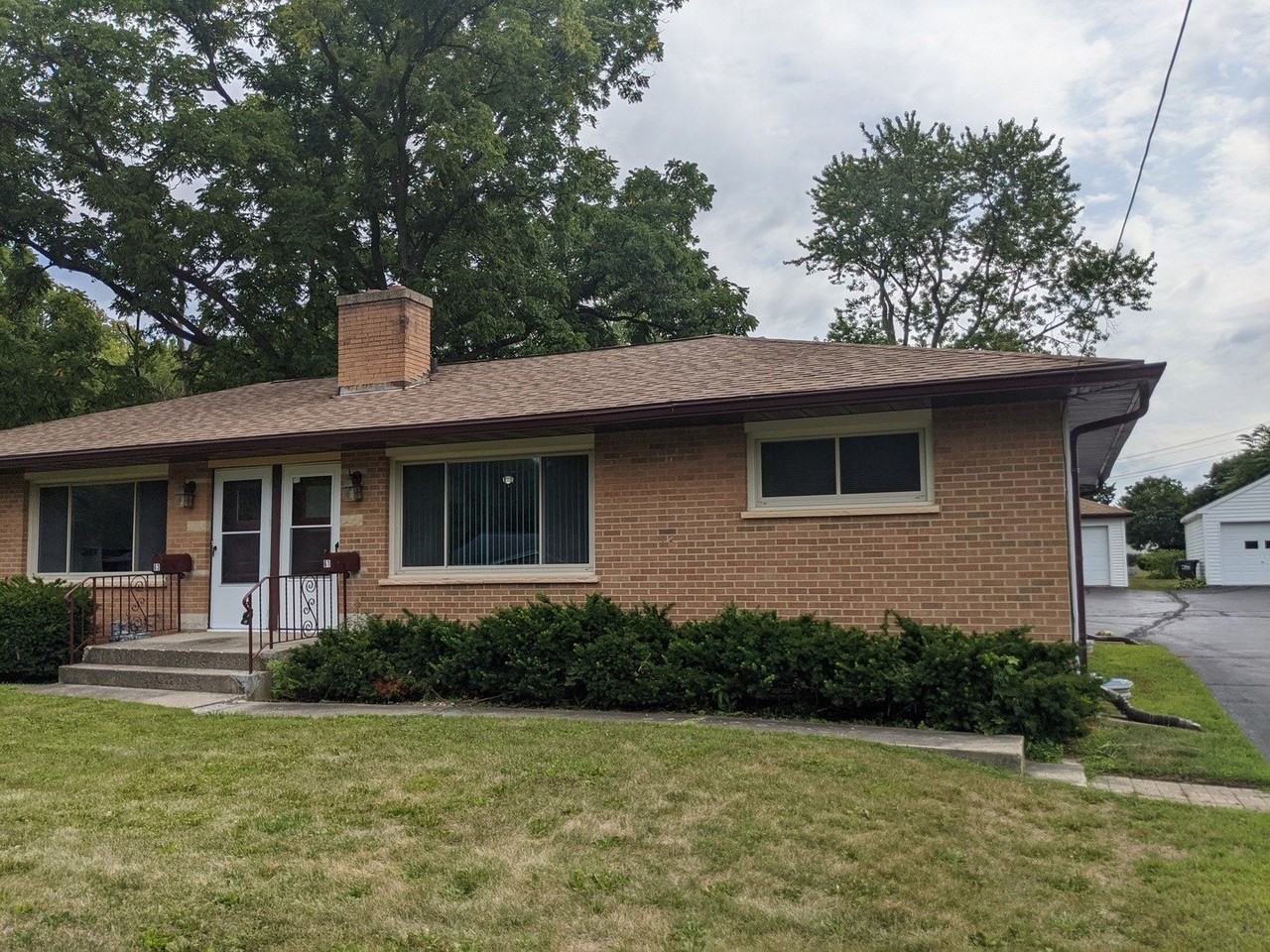 61 Pine Ct - Photo 2 of 21