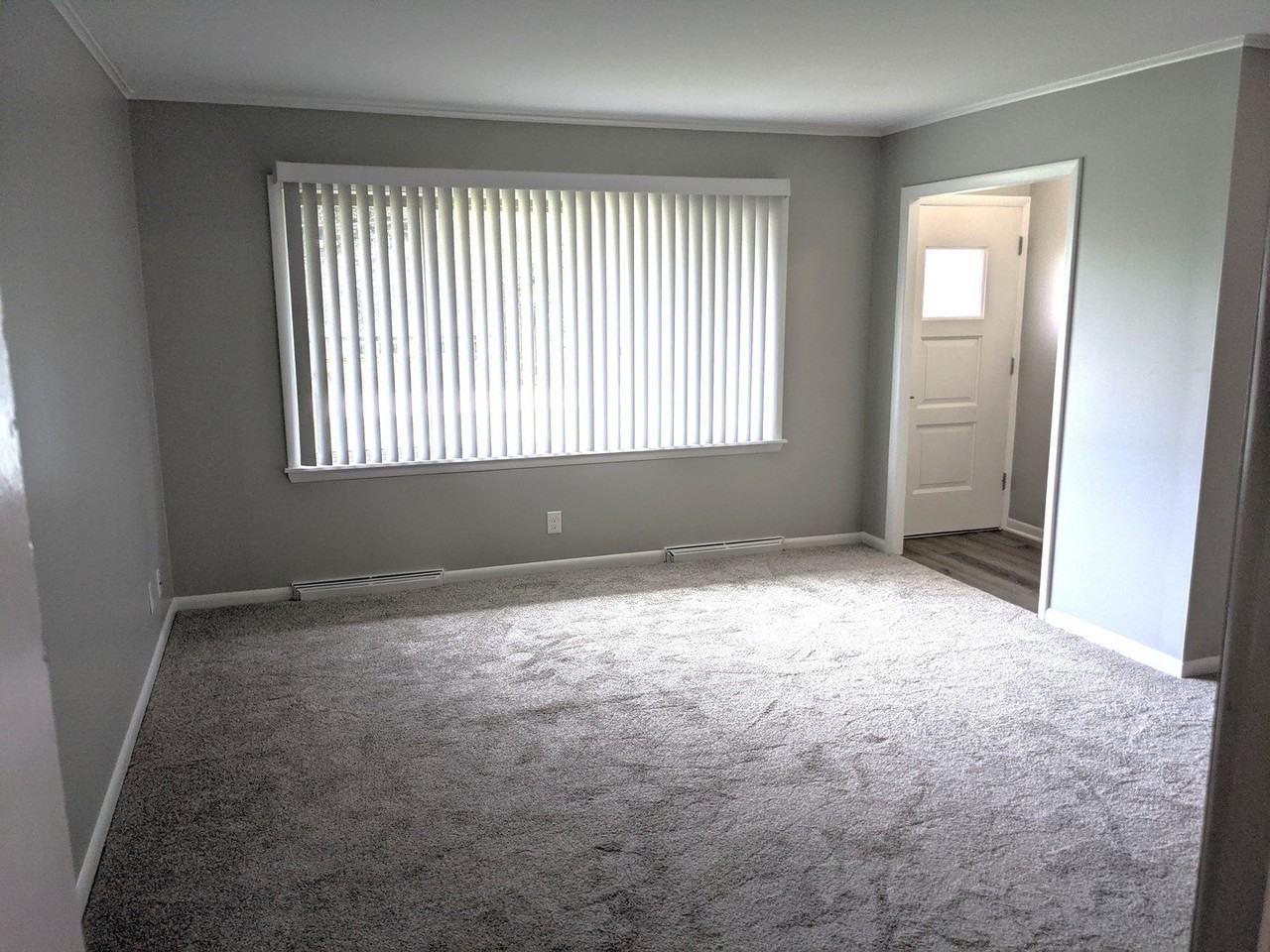 61 Pine Ct - Photo 4 of 21