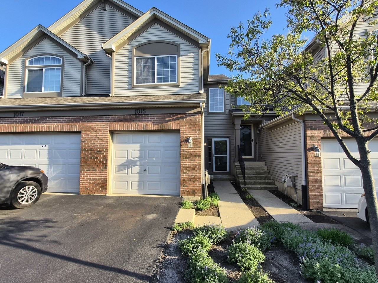 1015 Woodview Ct #1015 - Photo 2 of 35