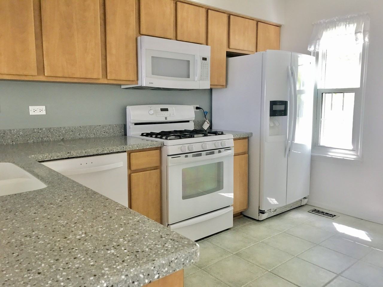 241 Shadybrook Ln - Photo 6 of 15