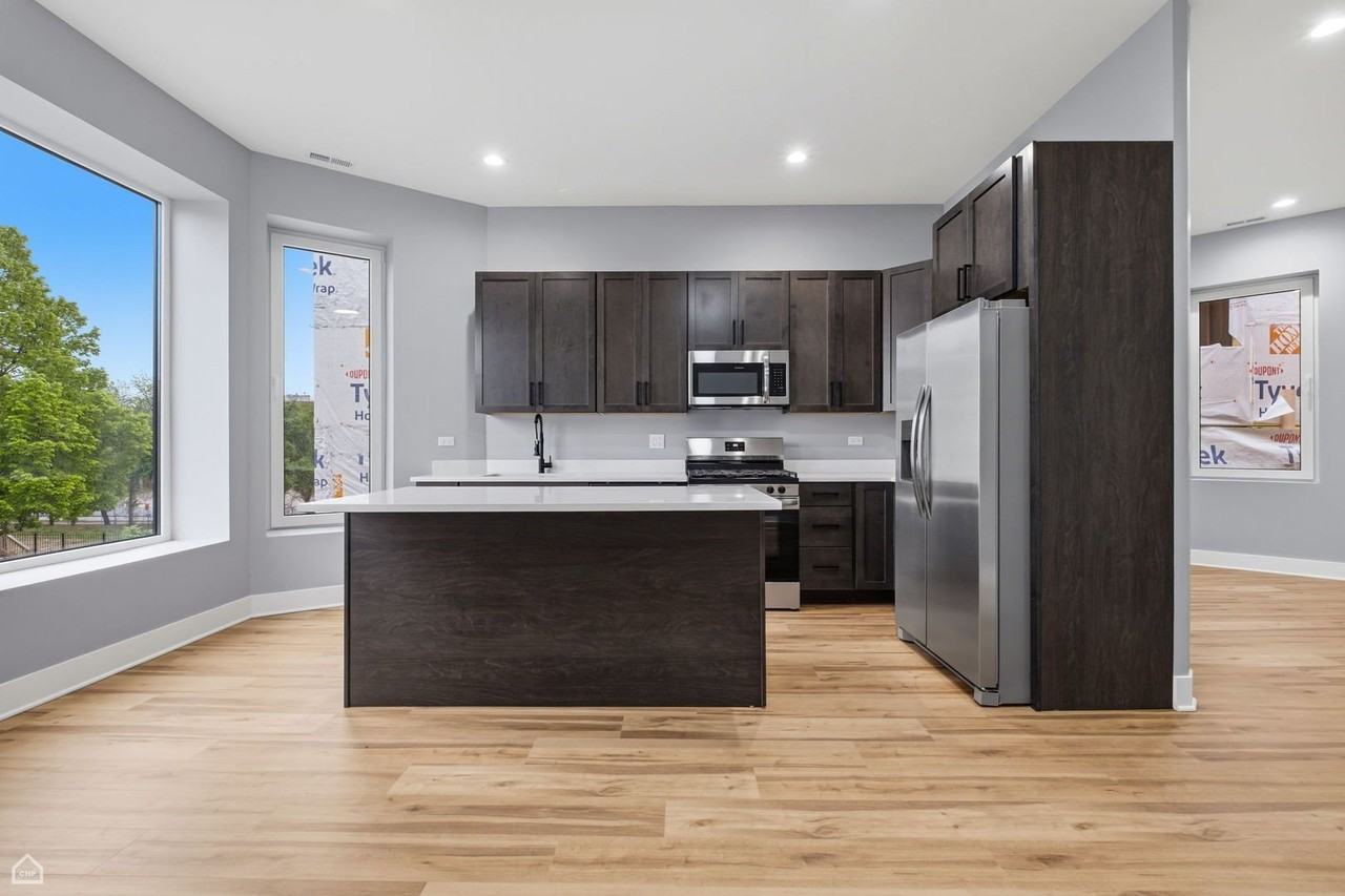 1544 S Sawyer Ave #2 - Photo 3 of 16