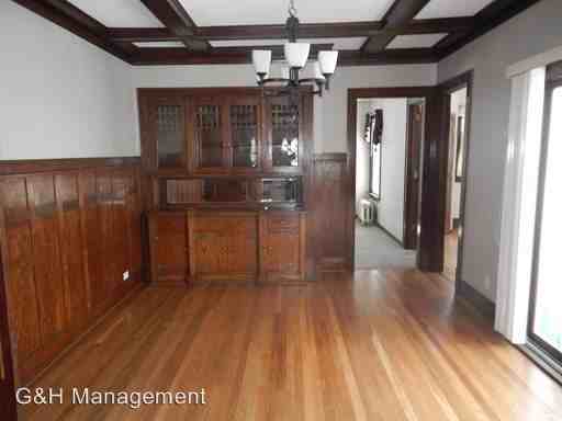 903 Central Ave N - Photo 3 of 5