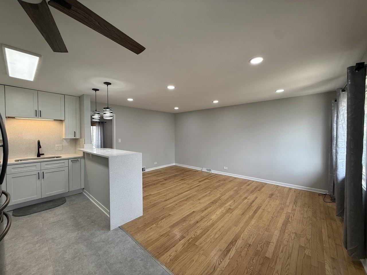 217 W Grand Ave #C - Photo 5 of 11