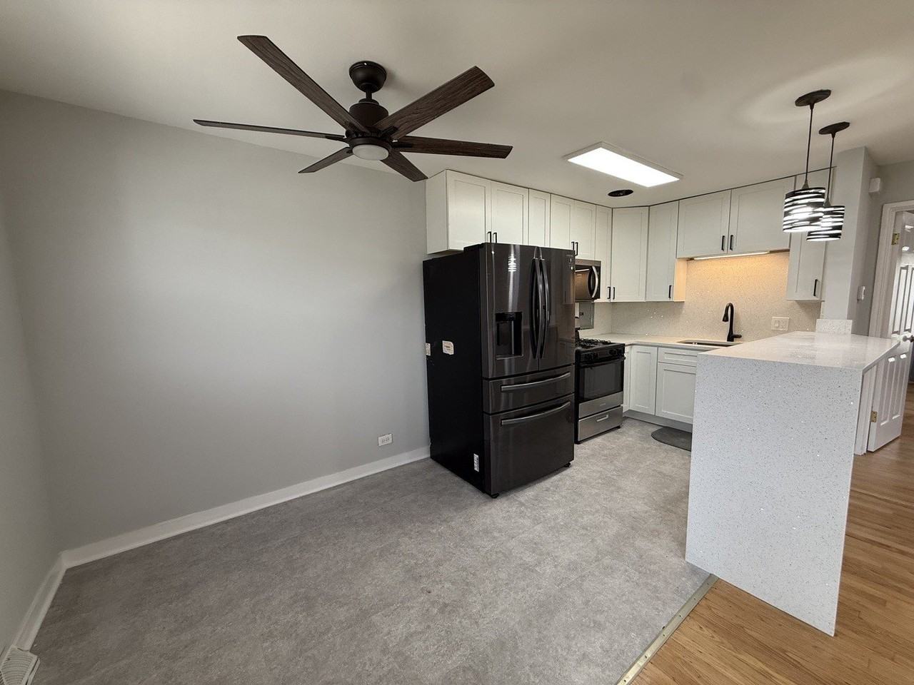 217 W Grand Ave #C - Photo 6 of 11