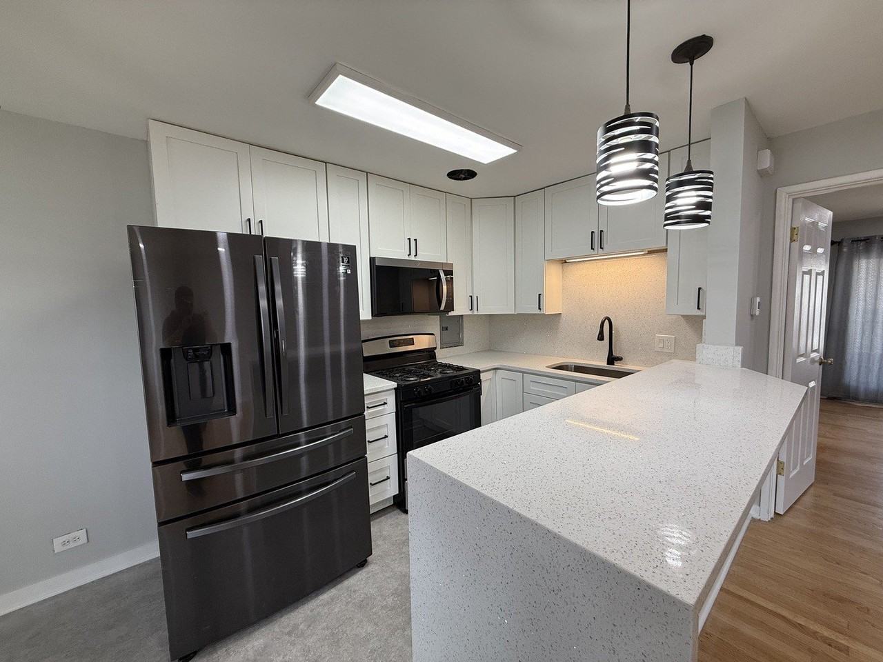217 W Grand Ave #C - Photo 7 of 11