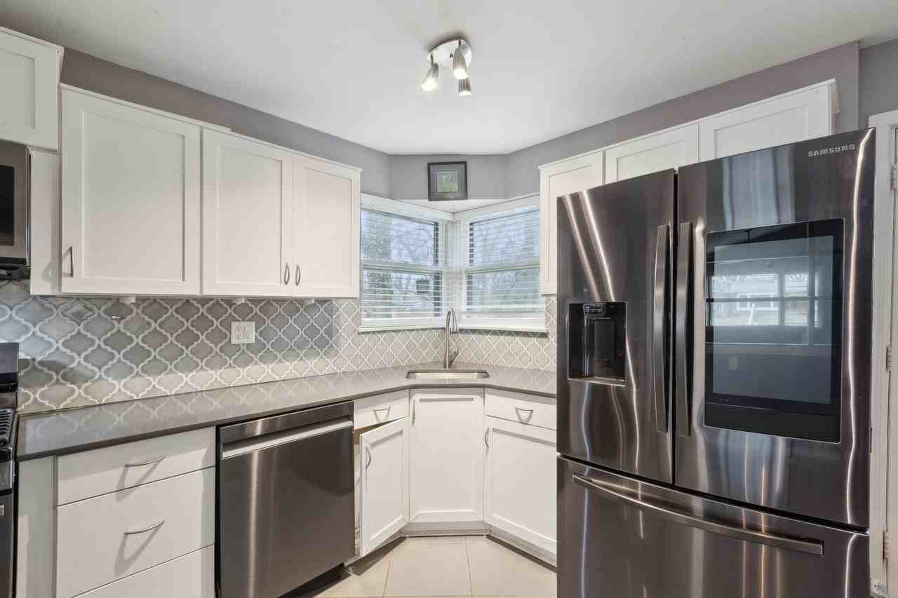 244 Glendale Rd - Photo 3 of 20