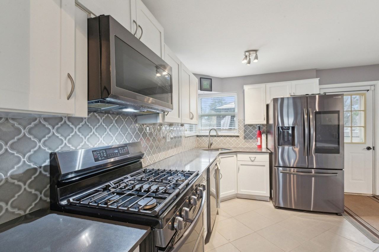 244 Glendale Rd - Photo 4 of 20