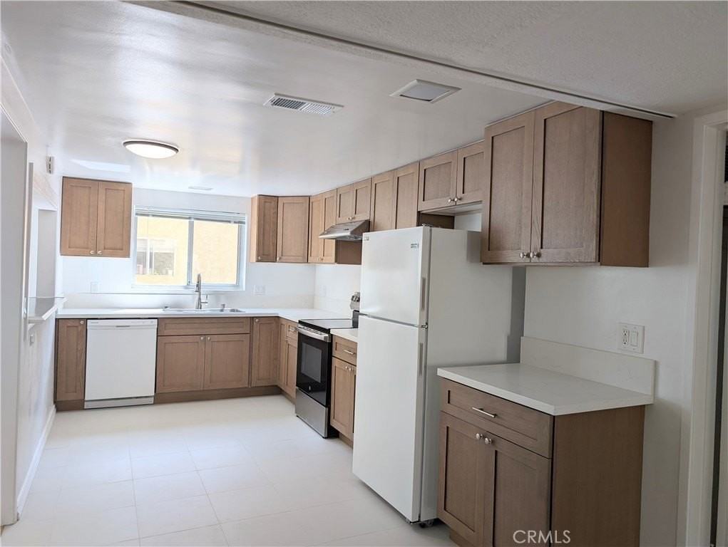 630 W Huntington Dr #103 - Photo 5 of 27