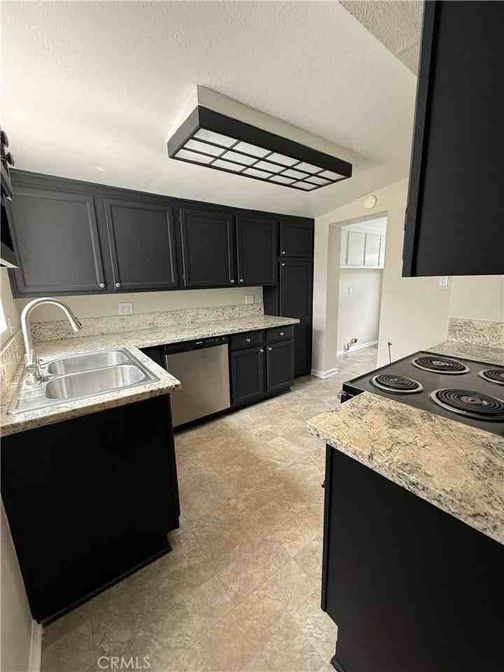 529 E Central Ave - Photo 7 of 17